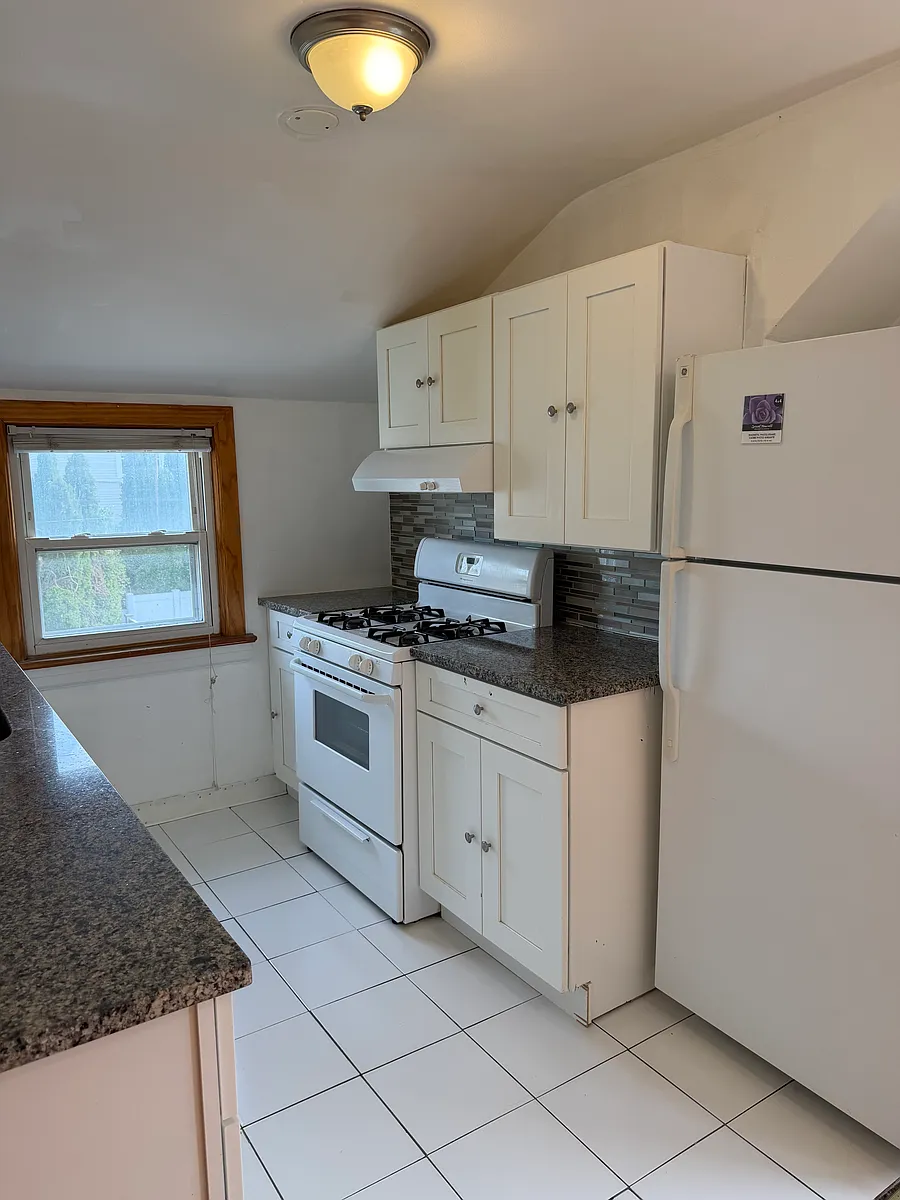 Building Photo - 179 Trimble Ave #2
