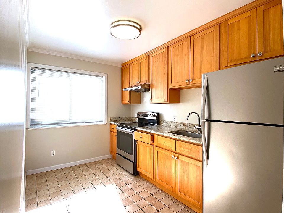 1st image of 135 Clipper St #12