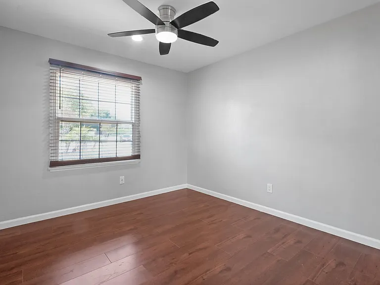 20247 Kinzie St — Photo 13