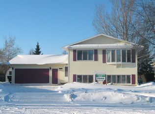 2332 W Springbrook Ct, Grand Forks, ND 58201