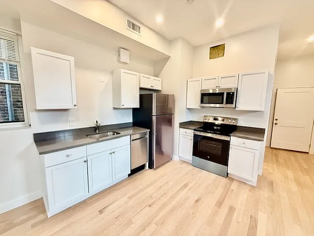 Building Photo - 204 Hanover St #2R