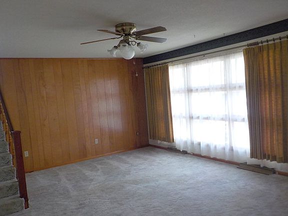 2nd image of 616 Sharon St