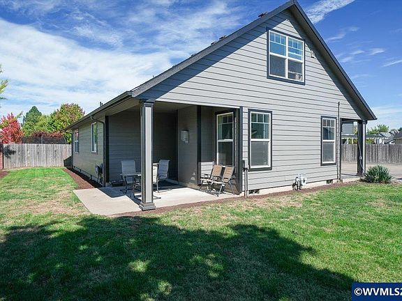 3rd image of 3730 Hemlock Pl SE