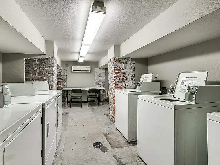 Coliseum Apartments — Photo 10