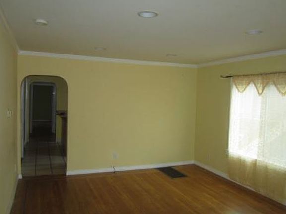 5th image of 550 Crocker Ave
