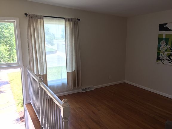 3rd image of 8701 Crescent Dr