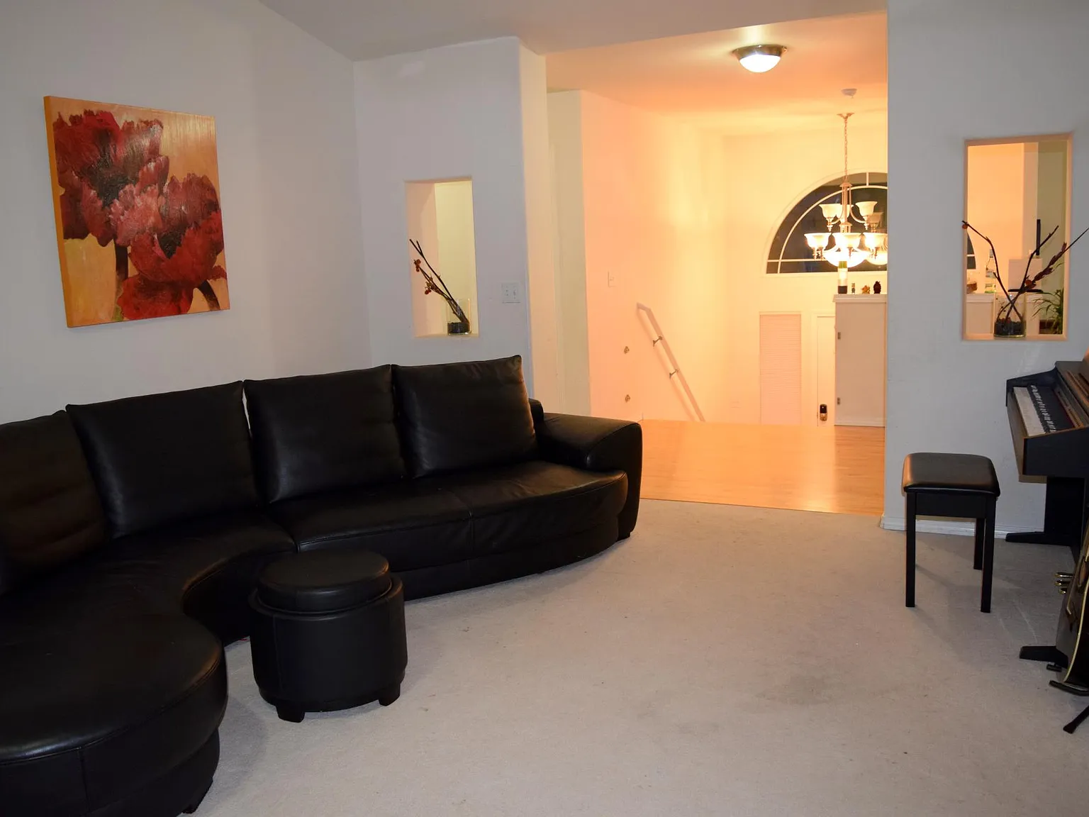 5 bed, 2570 sqft, $3,950 — Photo 4