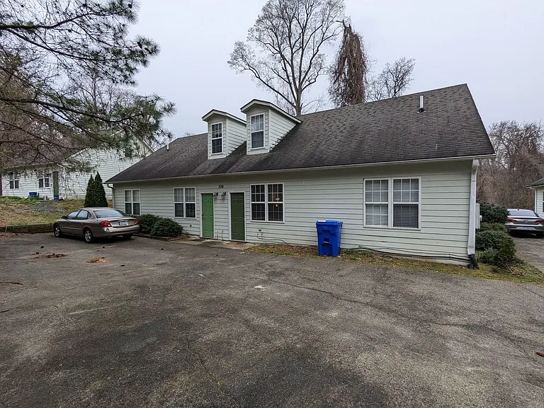 706 Sykes St — Photo 1