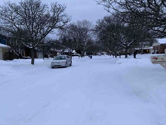 Exterior Neighborhood (street photo)