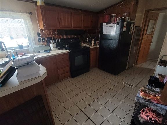 4th image of 557 SW Cutoff #140