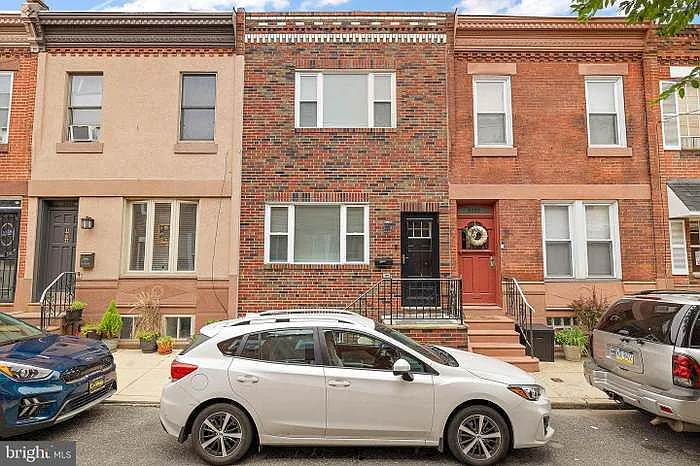 2225 S Rosewood St — Photo 1