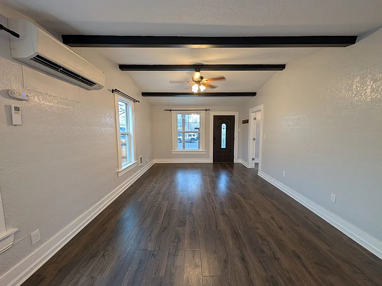 611 Ward St — Photo 4