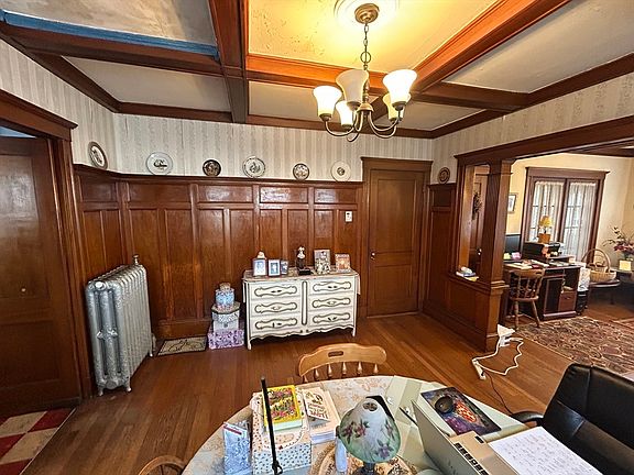 5th image of 52 Larchmont St