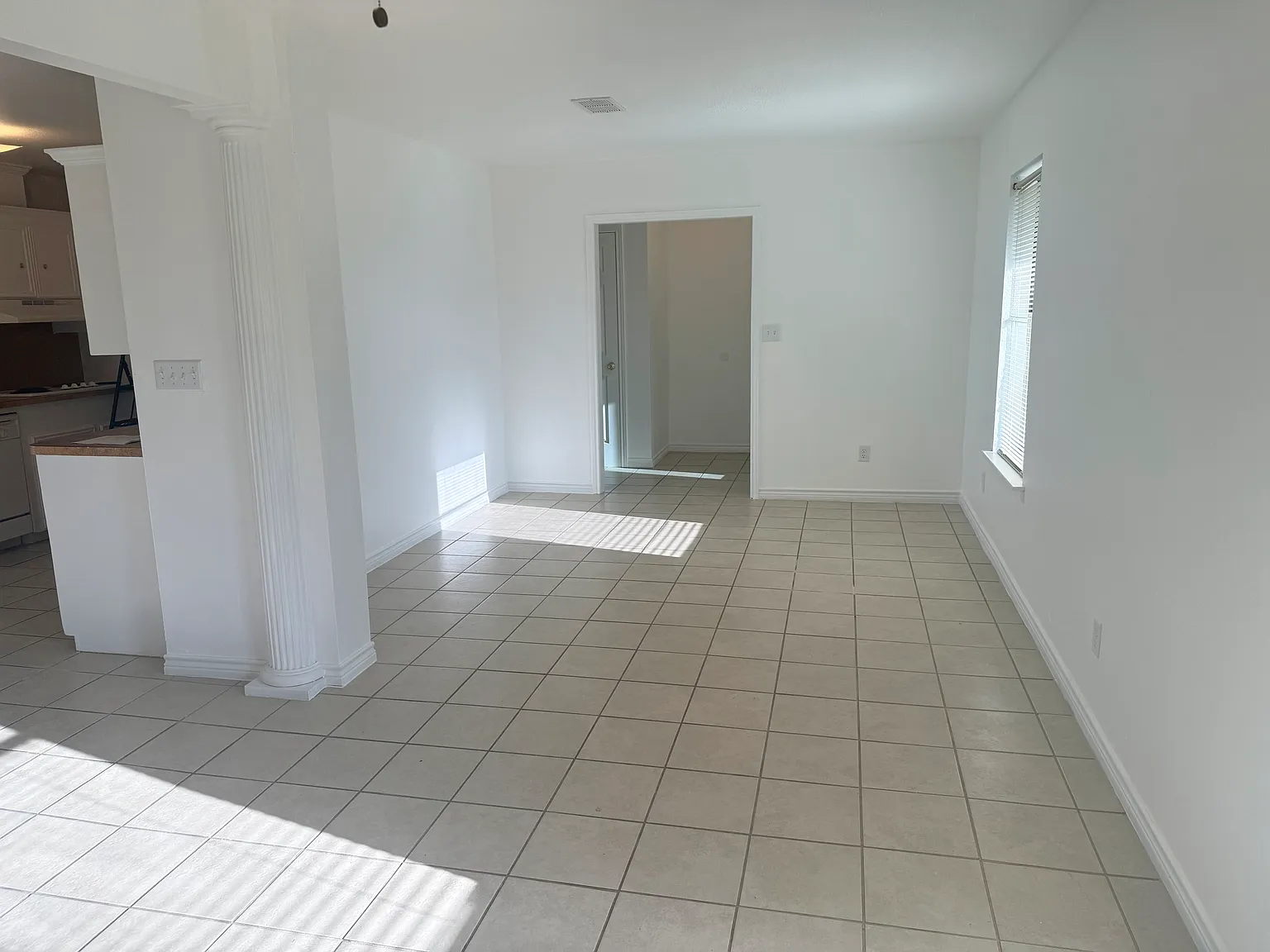 3 bed, 2045 sqft, $1,800 — Photo 4