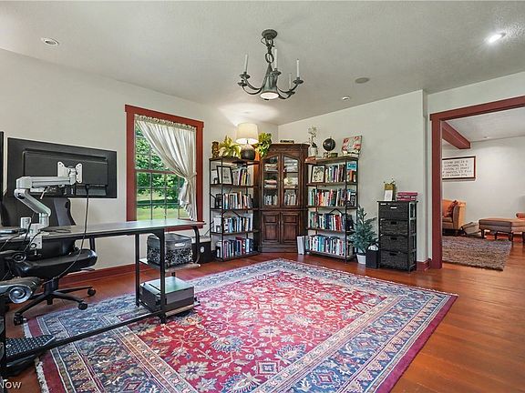 5th image of 4622 Beechwood Ave NE