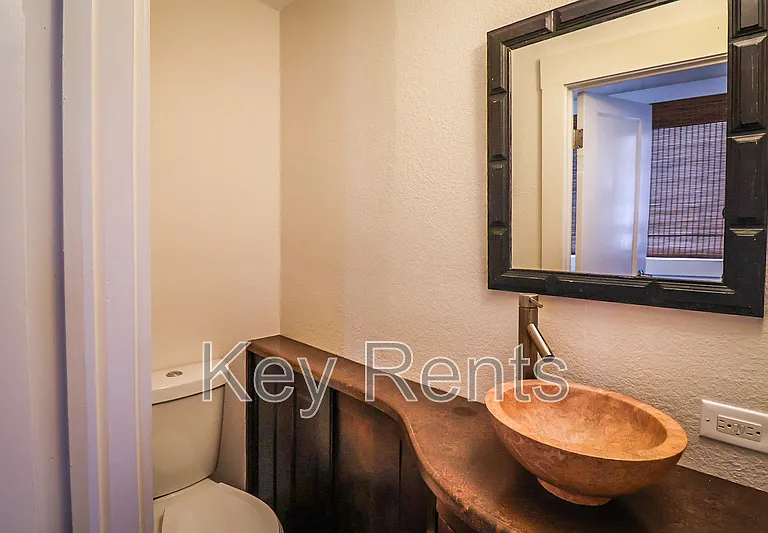 422 N Davis Hwy — Photo 10