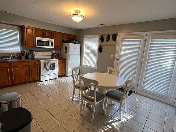 4th image of 1309 S Cobble Creek Cir