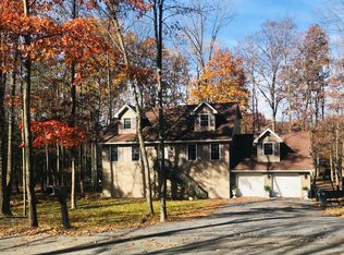 203 Trapper Springs Cir, Drums, PA 18222