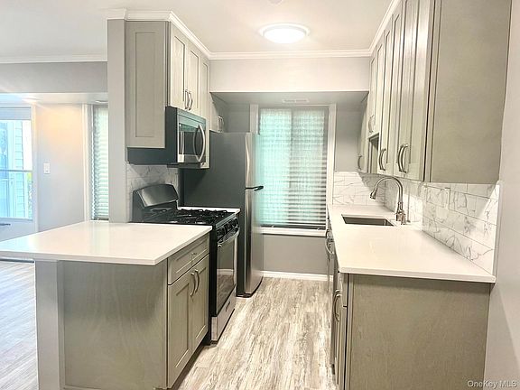 3rd image of 33 Juniper Court #33