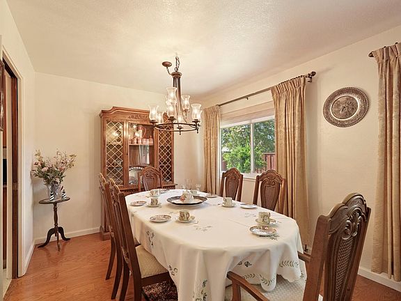 4th image of 2709 Chapel Ct