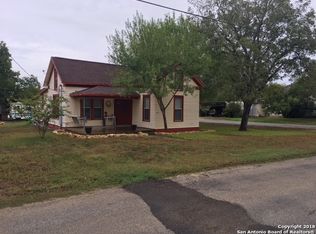305 N Arnim St, Moulton, TX 77975