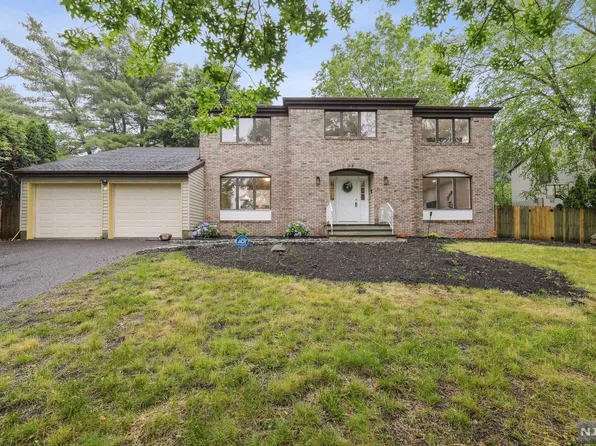 68 Trautwein Cres, Closter, NJ 07624