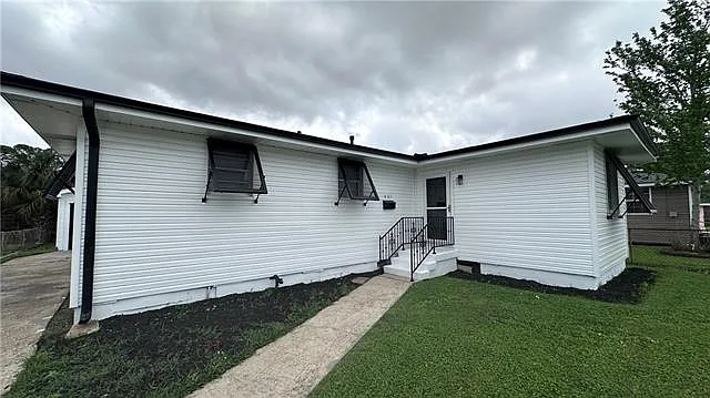 921 Gaudet Dr — Photo 3