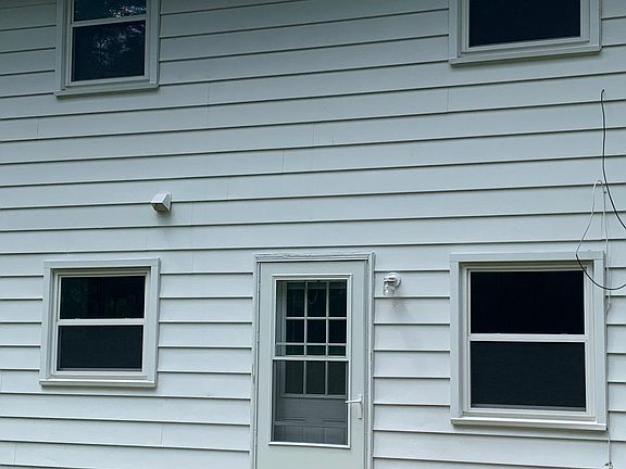 2nd image of 8780 Courtland Dr NE