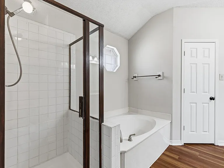 5106 Lee Hutson Ln — Photo 9