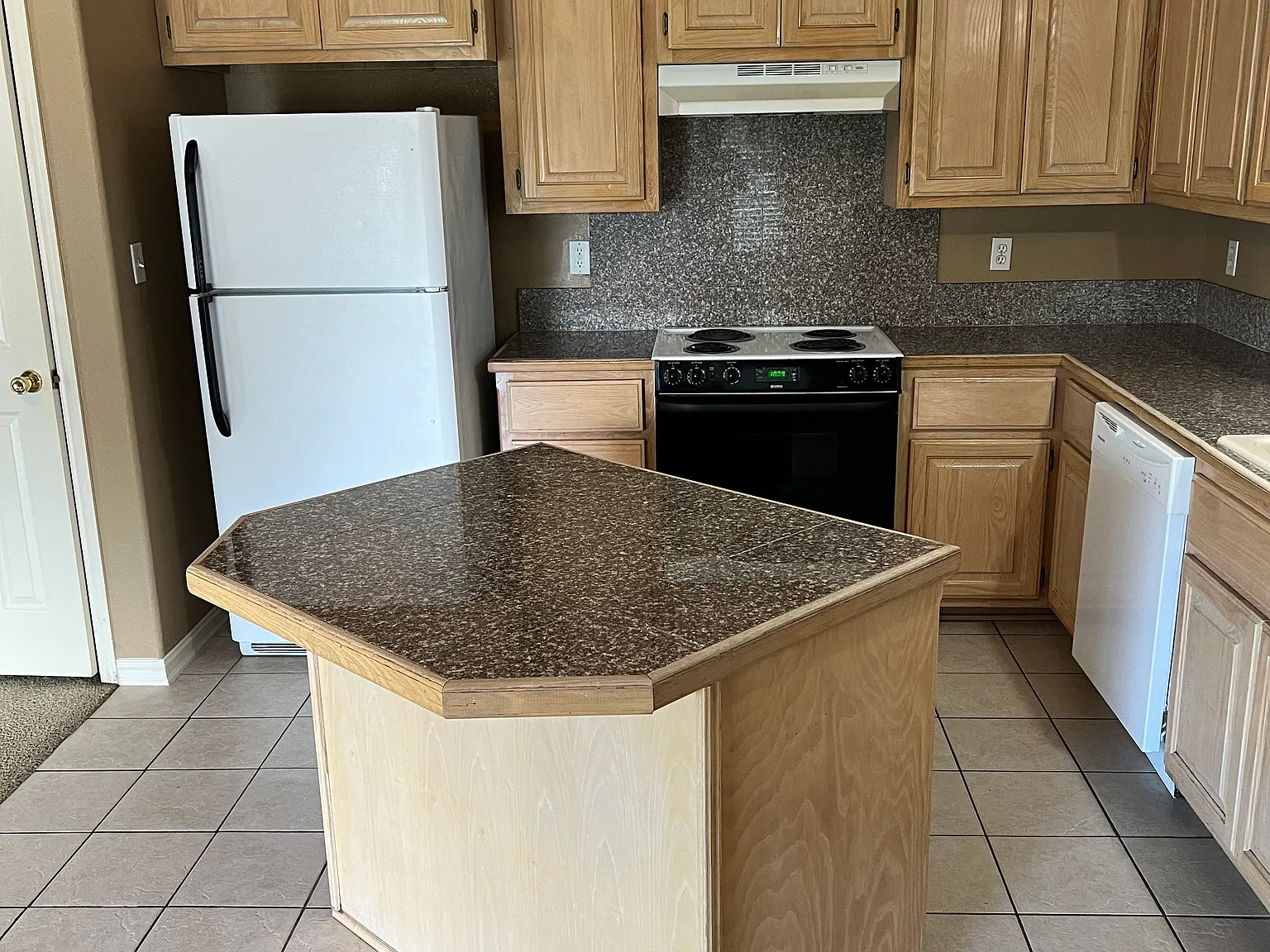 2 bed, 960 sqft, $1,100 — Photo 3