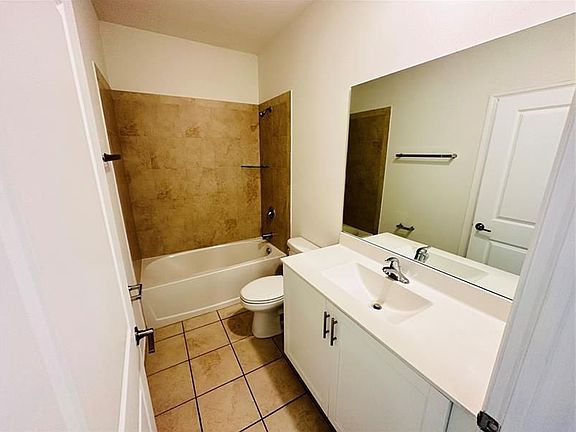 4th image of 408 NE 208th Ter #408