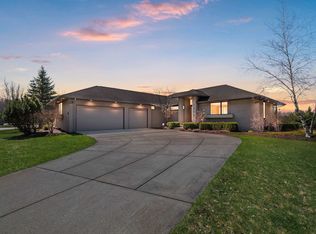 2405 Crown Pointe Blvd, Suamico, WI 54173