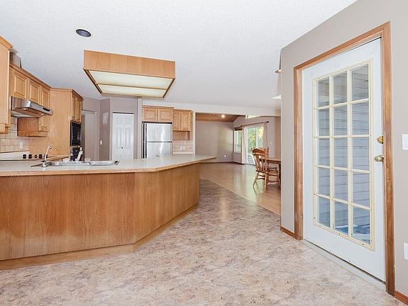 5th image of 8094 Alderwood Rd
