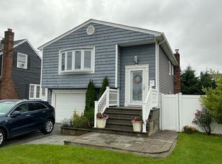 50 Roosevelt Pl, Massapequa, NY 11758