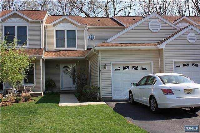 1st image of 21 Foxwood Sq #21