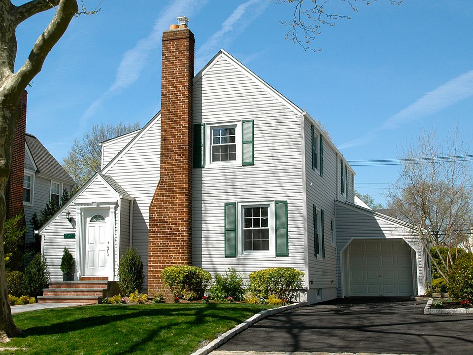 1st image of 151 Carlton Ter