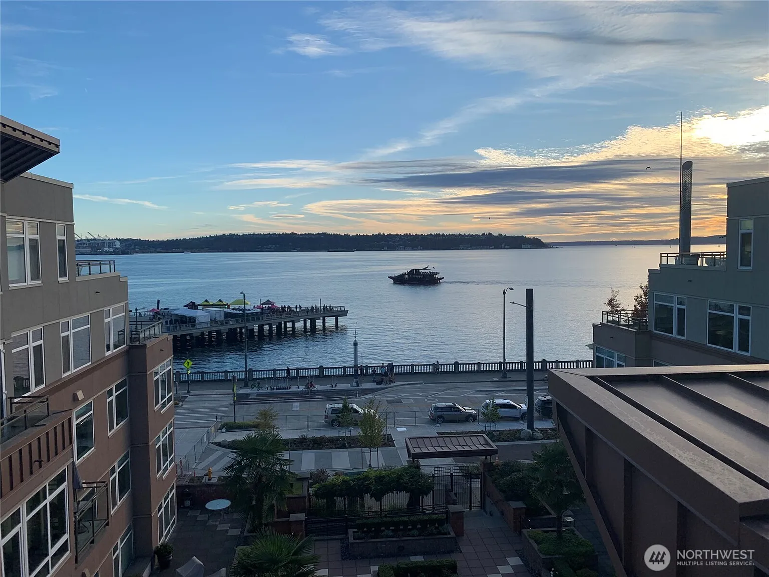 2000 Alaskan Way #342 photo 1