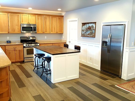 Huge Eat in Kitchen