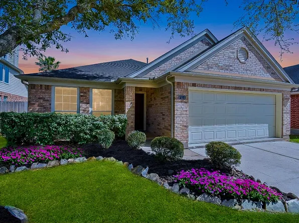2111 Sailwind Dr, Pearland, TX 77584