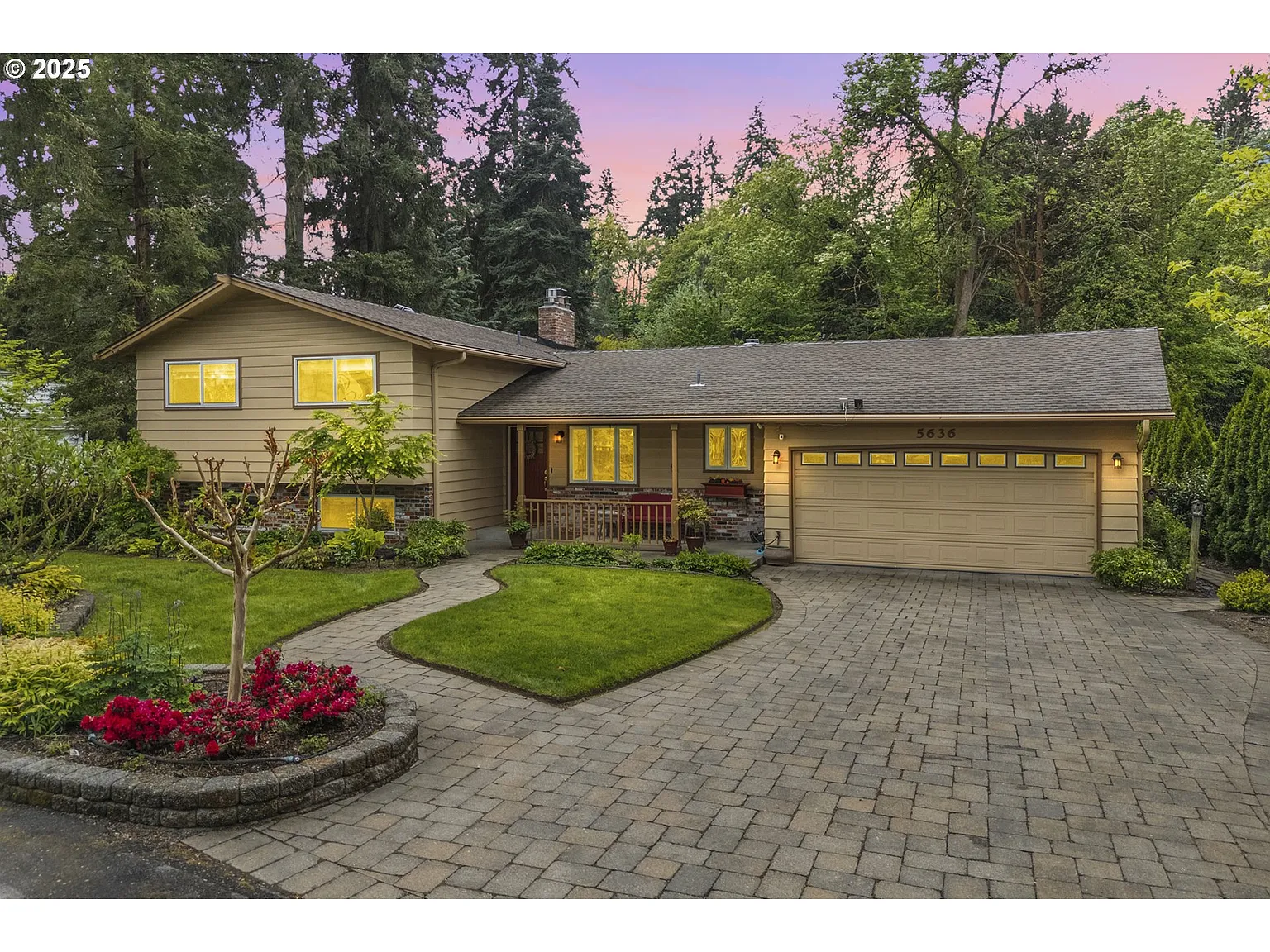 5636 River St photo 1