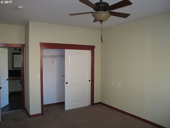 5th image of 13804 NE 33rd Cir