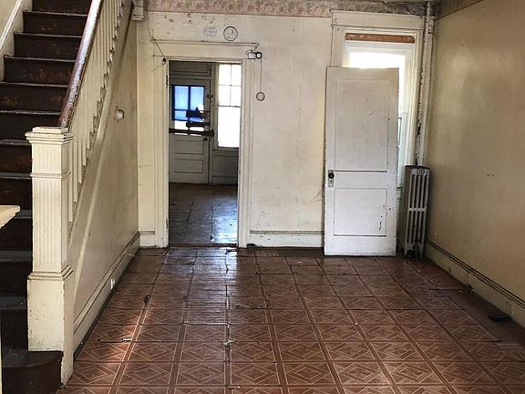3rd image of 1520 N Gilmor St