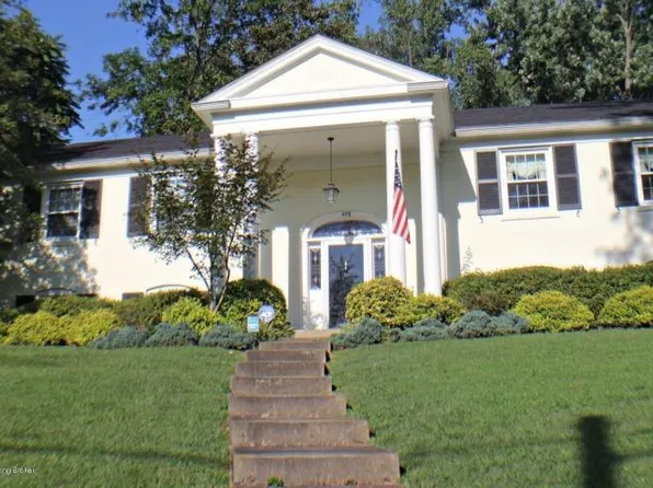 409 Blankenbaker Ln, Indian Hills, KY 40207