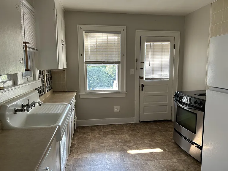 712 S Cameron St — Photo 2