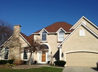 5450 Country Club Ln, Hamburg, NY 14075