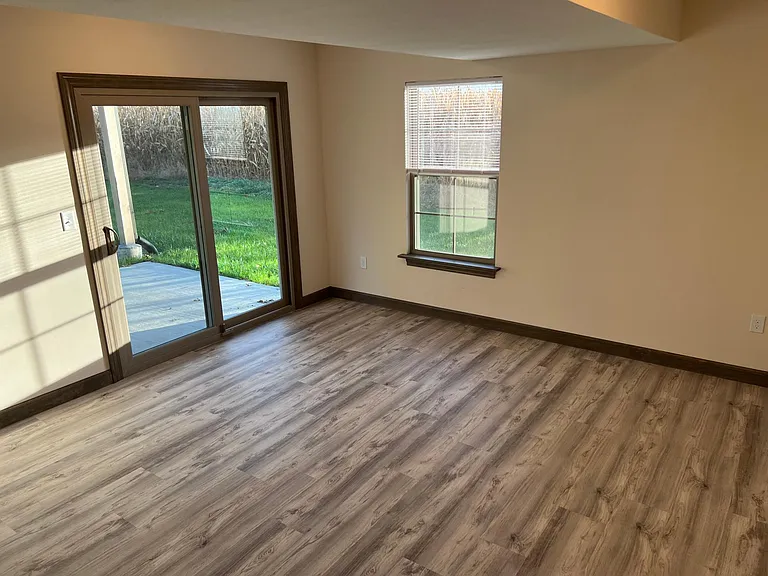 406 E Main St — Photo 22