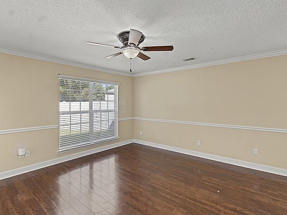 5th image of 606 Amhearst Row
