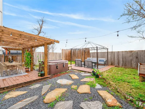 4608 Nett St #C, Houston, TX 77007