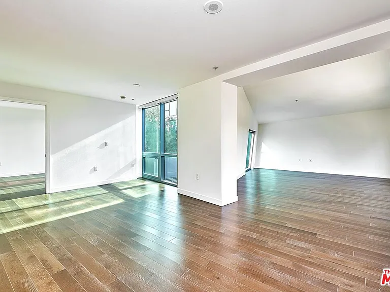 901 S Flower St #500 — Photo 22