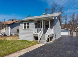 122 E Kenilworth Ave, Villa Park, IL 60181